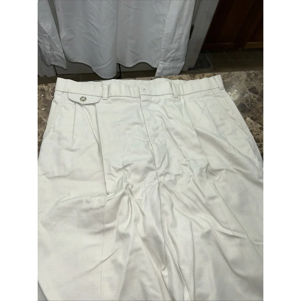 Haggar pleated khaki